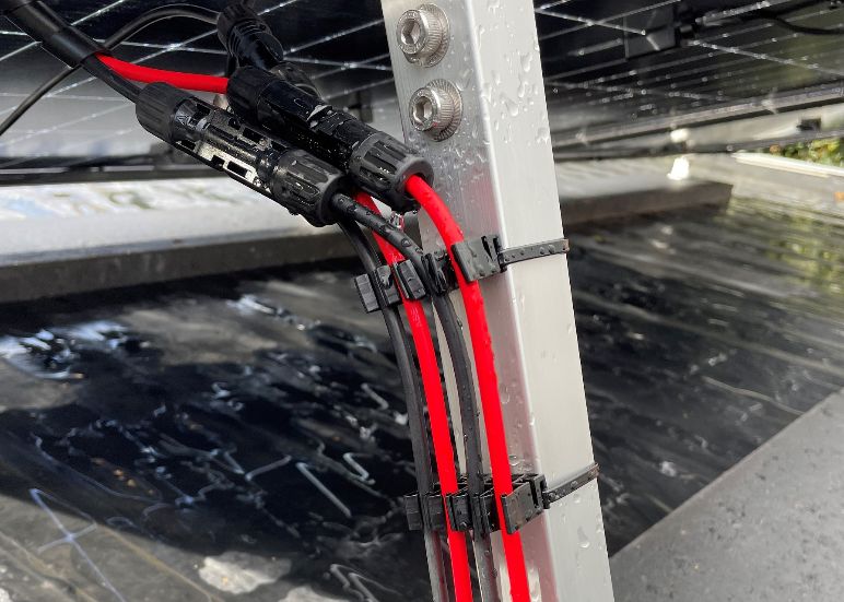 Multiple routing in solar installations