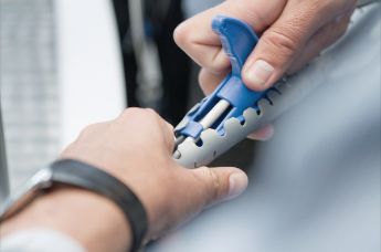 HelaWrap: as simple as a zipper