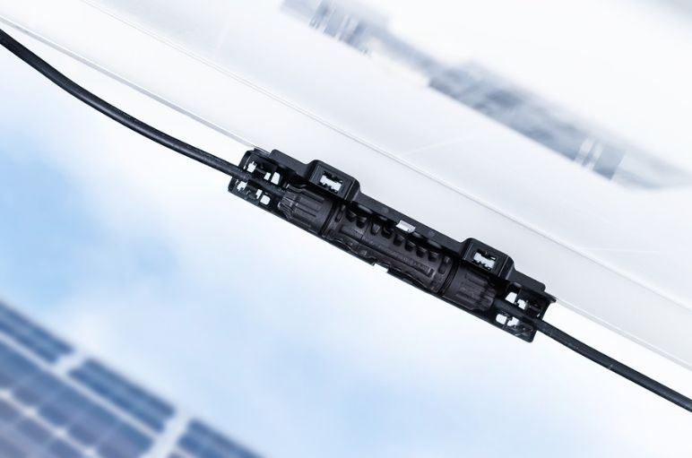 Holder for MC4 solar connectors