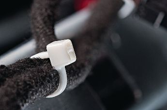 In the event of fire, T-series cable ties reduce smoke generation.